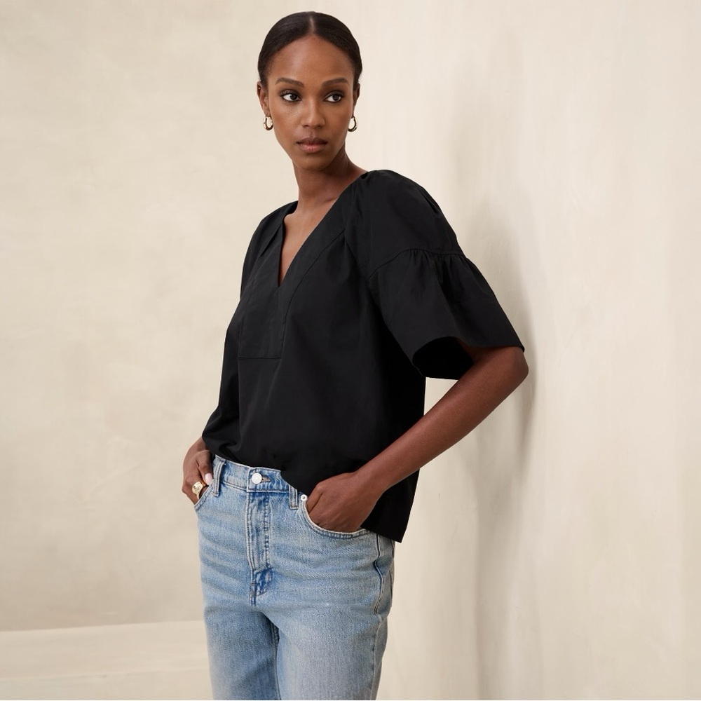 NWOT Banana Republic Poplin V-Neck Popover Top
